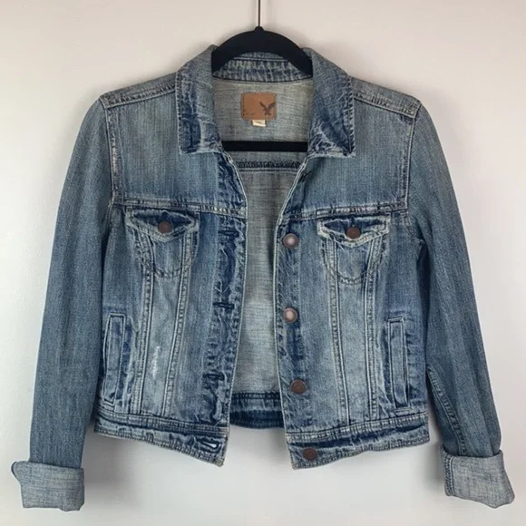 American Eagle Distressed Denim Trucker Jacket (Trucker Jacket) - Picture 4 of 8